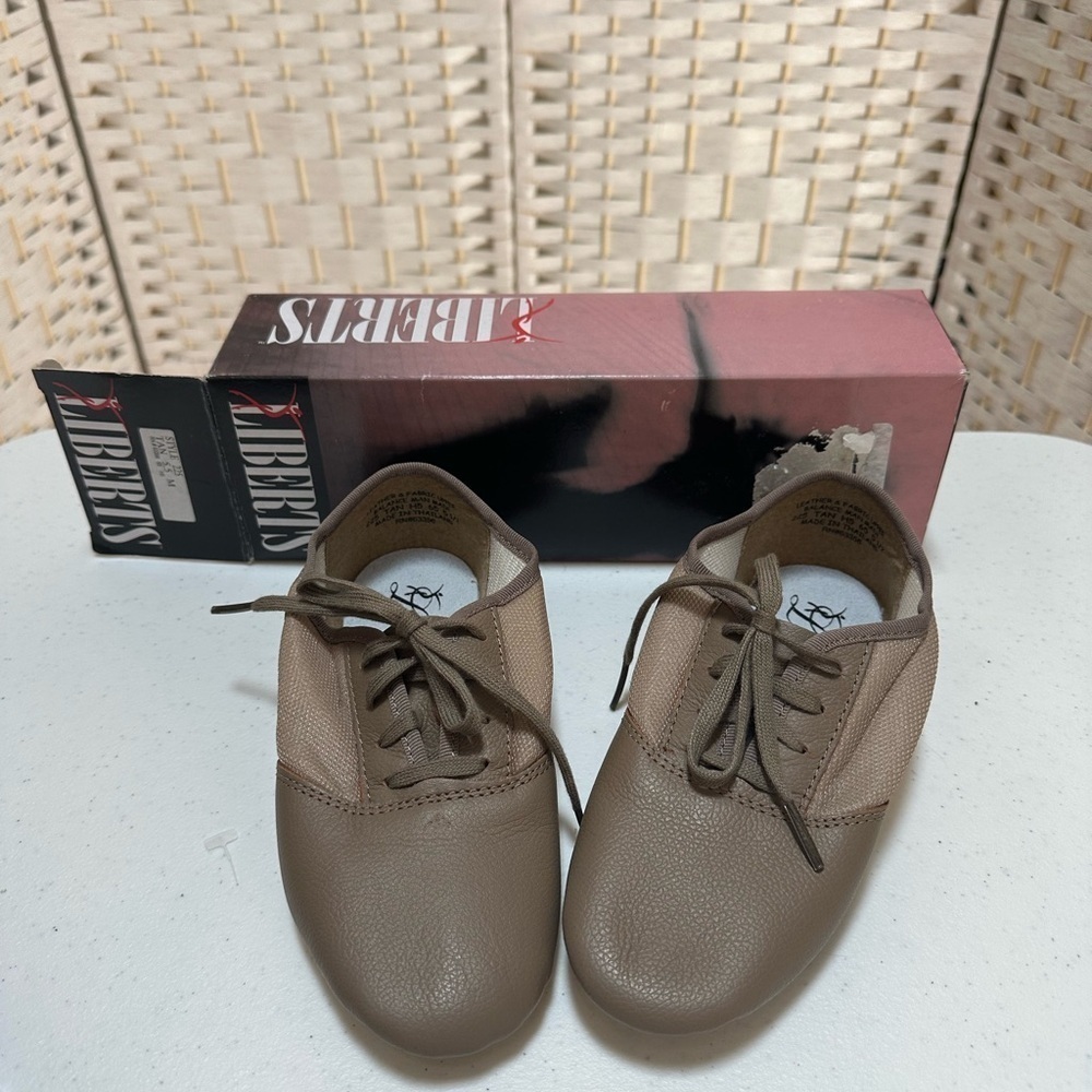 Liberts Jazz/Hip‎ Hop shoes tan size 5.5